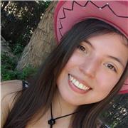 Profesora de matemáticas dicta clases a niños y niñas de primero a octavo básico